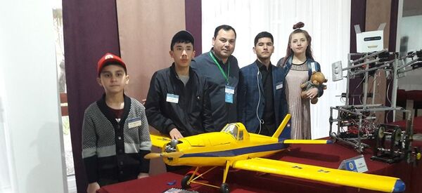 Таджикские школьники, архивное фото - Sputnik Таджикистан