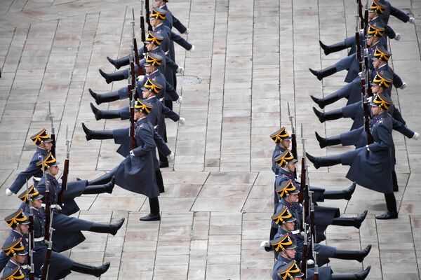 Последняя в 2019 году церемония развода пеших и конных караулов Президентского полка - Sputnik Таджикистан