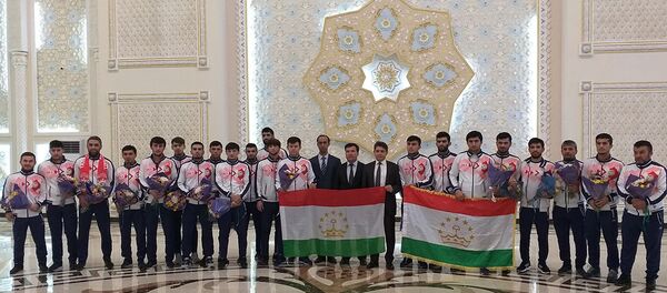 Сборную Таджикистана по футзалу встретили в Душанбе - Sputnik Таджикистан