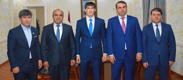 Мулоқоти Аҳтам Абдуллозода ва Шамсулло Соҳибов, ноибони  президенти Кумитаи миллии олимпии Тоҷикистон бо Сомон Маҳмадбеков  - Sputnik Тоҷикистон