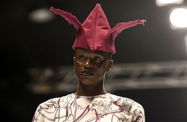 Показы на Неделе моды в Нигерии - Sputnik Таджикистан