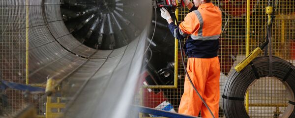 Рабочий на производственной площадке Рабочий на производственной площадке - Sputnik Таджикистан