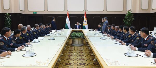 Встреча Рахмона с сотрудниками МВД Встреча Рахмона с сотрудниками МВД - Sputnik Таджикистан