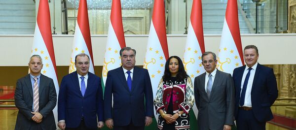 Мулоқоти Пешвои миллат Эмомалӣ Раҳмон бо ҳайати вакилони Парлумони Аврупо - Sputnik Тоҷикистон