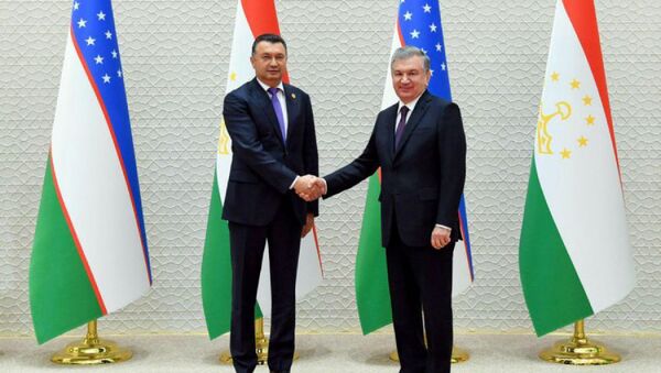Президент Узбекистана Шавкат Мирзиёев принял премьер-министра Таджикистана Кохира Расулзоду - Sputnik Таджикистан