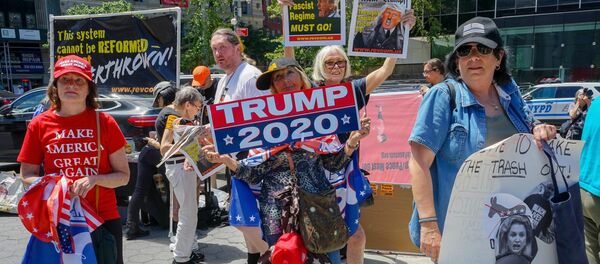 Акция с требованием отставки президента США Дональда Трампа Акция с требованием отставки президента США Дональда Трампа - Sputnik Таджикистан