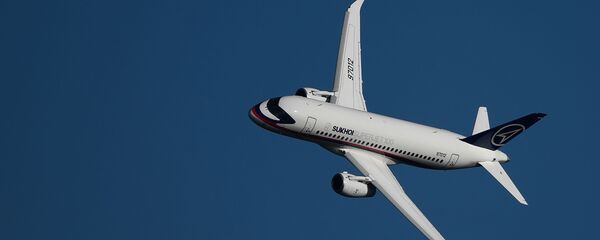 Самолет Сухой Суперджет SSJ100 - Sputnik Тоҷикистон