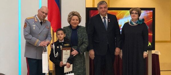 Награда нашла юного героя: история мальчика, который спас друга в Хабаровске - Sputnik Таджикистан