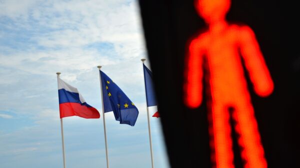 Флаги России, ЕС и Франции на набережной Ниццы - Sputnik Тоҷикистон