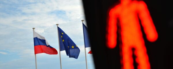 Флаги России, ЕС и Франции на набережной Ниццы Флаги России, ЕС и Франции на набережной Ниццы - Sputnik Таджикистан