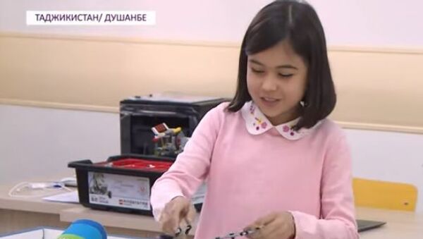 Школьница из Душанбе попала в топ-9 лучших изобретателей Таджикистана - видео - Sputnik Таджикистан
