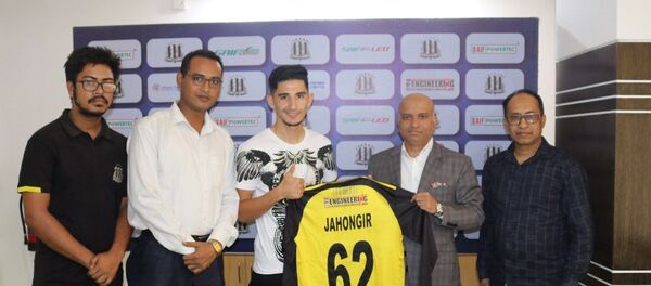 Футболист сборной Таджикистана, архивное фото Футболист сборной Таджикистана, архивное фото - Sputnik Таджикистан