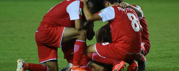 Юношеская сборная Таджикистана (U-17) в равной борьбе уступила сборной Аргентине - Sputnik Тоҷикистон