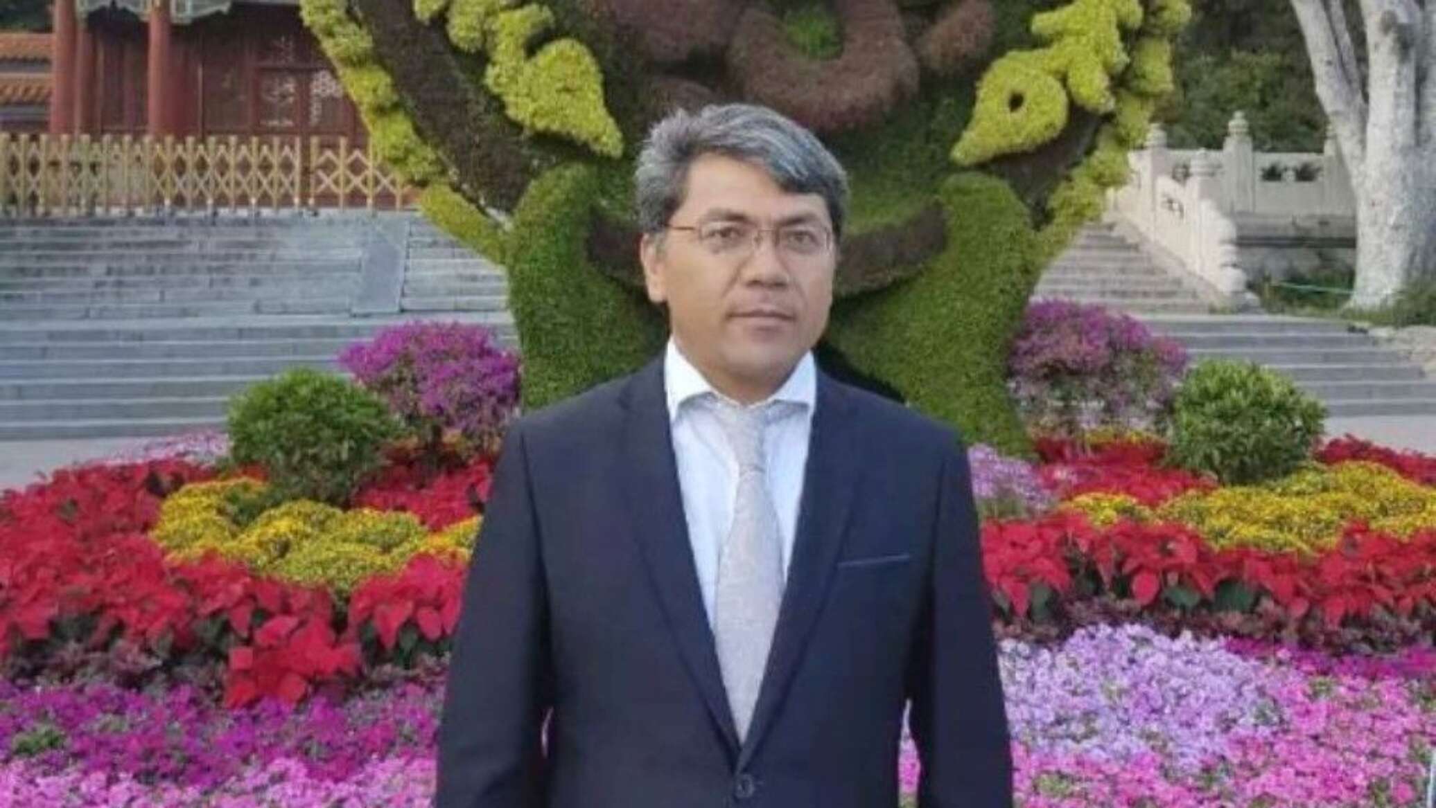 Абдулло. Абдулло Рахнамо. Абдулло Шамсидин. Абдулло Хушаков.