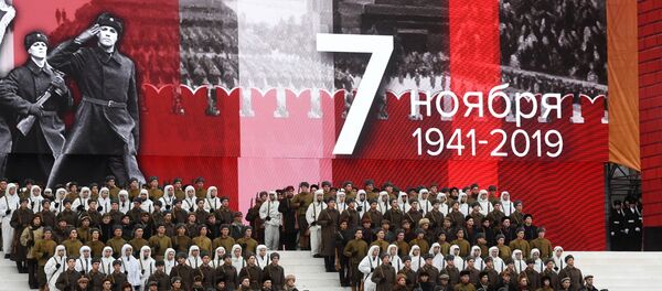 Марш в честь 78-летия военного парада 7 ноября 1941 года Марш в честь 78-летия военного парада 7 ноября 1941 года - Sputnik Таджикистан