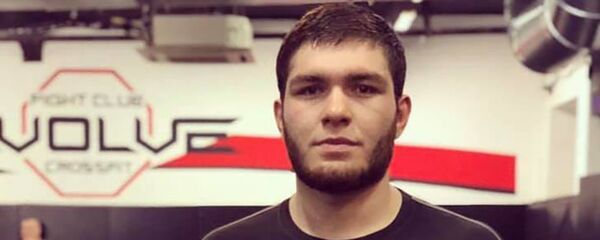 Боец клуба Ахмат Нурулло Алиев Боец клуба Ахмат Нурулло Алиев - Sputnik Таджикистан