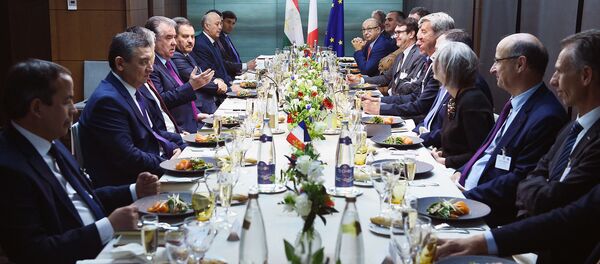 Президент Республики Таджикистан Эмомали Рахмон прибыл с официальным визитом во Францию Президент Республики Таджикистан Эмомали Рахмон прибыл с официальным визитом во Францию - Sputnik Таджикистан