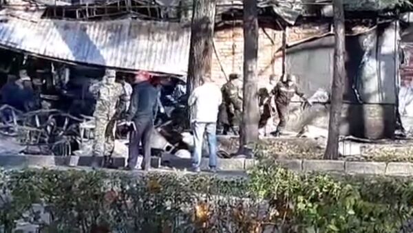Обнаружено тело погибшей в точке фастфуда в центре Бишкека — видео - YouTube - Sputnik Тоҷикистон