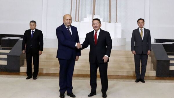 Посол Таджикистана вручил верительные грамоты Президенту Монголии - Sputnik Тоҷикистон