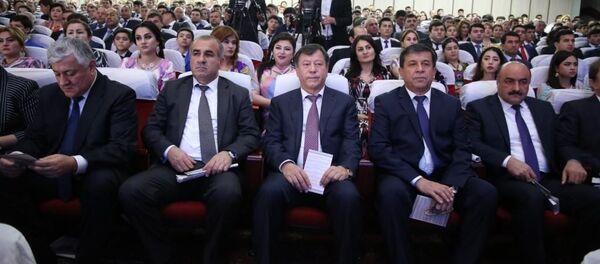 Шермуҳаммади Шоҳиён, Юсуф Раҳмон, Рамазон Раҳимзода, Маҳмадалӣ Ватанзода дар маросими таҷлили Рӯзи милитсия Шермуҳаммади Шоҳиён, Юсуф Раҳмон, Рамазон Раҳимзода, Маҳмадалӣ Ватанзода дар маросими таҷлили Рӯзи милитсия - Sputnik Тоҷикистон