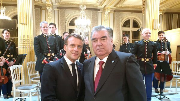 Президент Республики Таджикистан Эмомали Рахмон и президент Франции Эммануэль Макрон - Sputnik Таджикистан