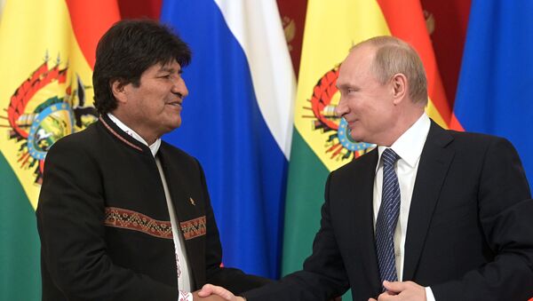 Президент РФ Владимир Путин и президент Боливии Эво Моралес - Sputnik Таджикистан