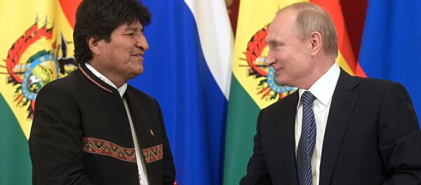 Президент РФ Владимир Путин и президент Боливии Эво Моралес - Sputnik Таджикистан