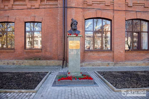 Дар Осетия пайкараи Абулқосими Фирдавсӣ гузошта шуд Дар Осетия пайкараи Абулқосими Фирдавсӣ гузошта шуд - Sputnik Тоҷикистон