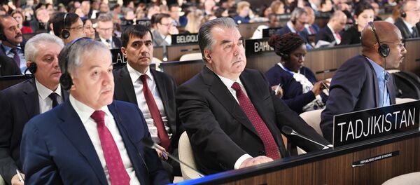 Сироҷиддин Муҳриддин, вазири умури хориҷӣ ва Эмомалӣ Раҳмон, раисиҷумҳури Тоҷикистон дар ҷаласаи ЮНЕСКО - Sputnik Тоҷикистон
