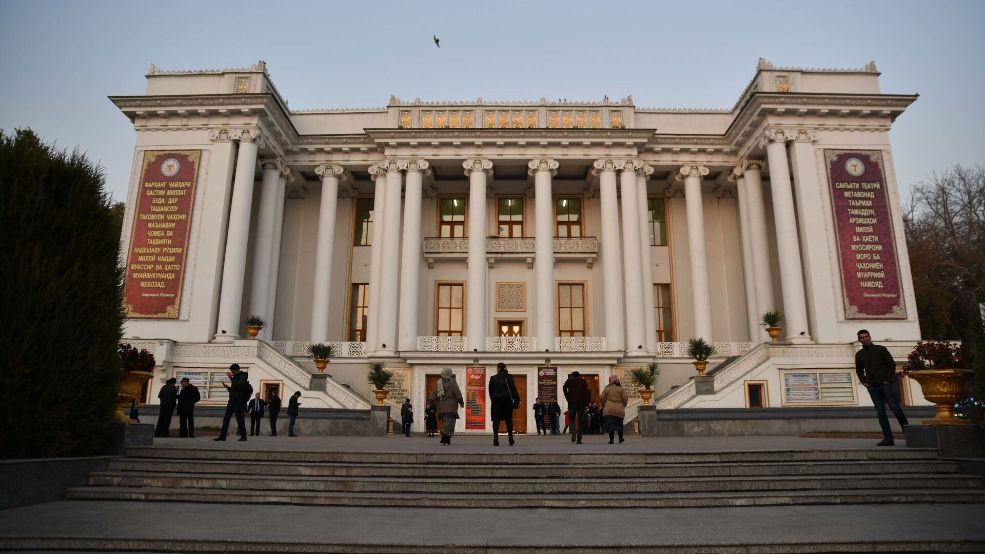 Оперные театры Петербурга и Душанбе расширяют сотрудничество