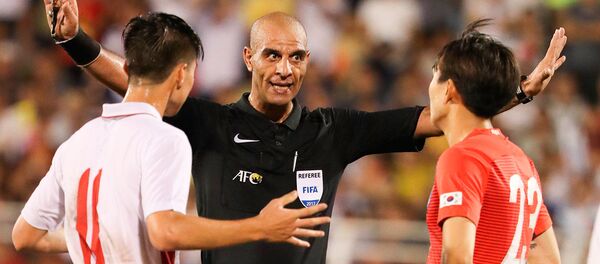 Главный арбитр матча рефери ФИФА Масуд Туфайли из Сирии Главный арбитр матча рефери ФИФА Масуд Туфайли из Сирии - Sputnik Таджикистан