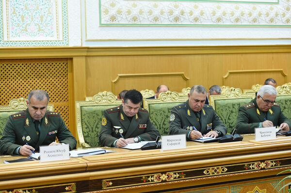 Баҳси ҳамлаи “Ишқобод” бо ҳузури Раҳмон ва ҳифзи марз-аксҳо Баҳси ҳамлаи “Ишқобод” бо ҳузури Раҳмон ва ҳифзи марз-аксҳо - Sputnik Тоҷикистон