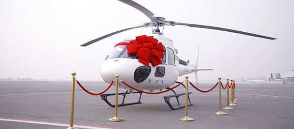 Авиакомпания “Сомон Эйр” провела сегодня в Международном аэропорту Душанбе презентацию своего вертолёта Airbus H125 - Sputnik Тоҷикистон