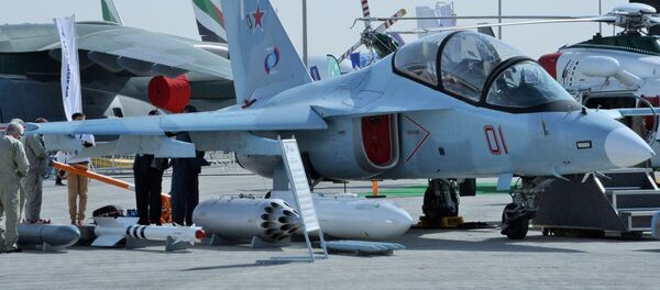 Учебно-боевой самолет Як-130 на международном авиасалоне Dubai Airshow 2019 в Дубае - Sputnik Тоҷикистон