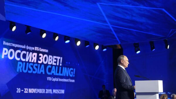 Президент РФ В. Путин посетил 11-й Инвестиционный форум ВТБ Капитал Россия зовет! - Sputnik Таджикистан