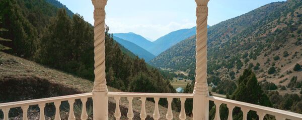 Смотровая площадка в ущелье Шахристан в Таджикистане, архивное фото - Sputnik Таджикистан