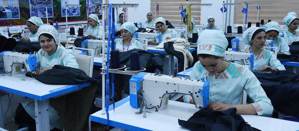 Швейная фабрика по пошиву военной одежды - Sputnik Тоҷикистон