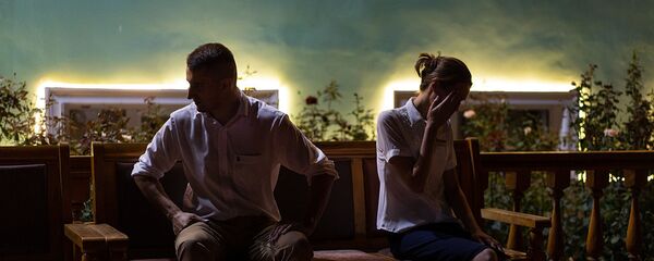 Молодая пара выясняет отношения Молодая пара выясняет отношения - Sputnik Тоҷикистон