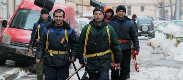 Сотрудники коммунальных служб Сотрудники коммунальных служб - Sputnik Таджикистан