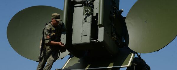 Развертывание наземного многофункционального модуля помех Красуха - Sputnik Таджикистан