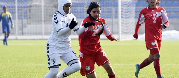 Женская олимпийская сборная Таджикистана и сборная Афганистана - Sputnik Тоҷикистон