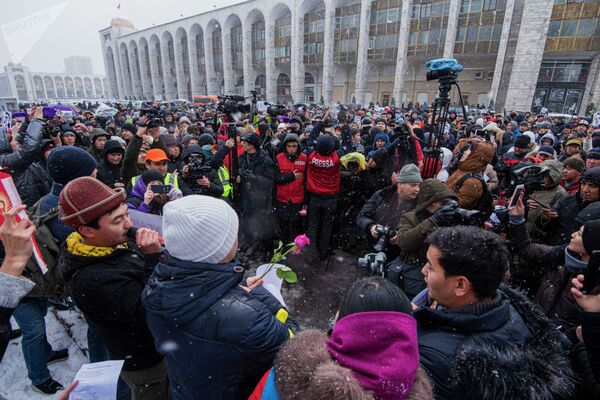 В центре Бишкека прошел митинг против коррупции - Sputnik Тоҷикистон