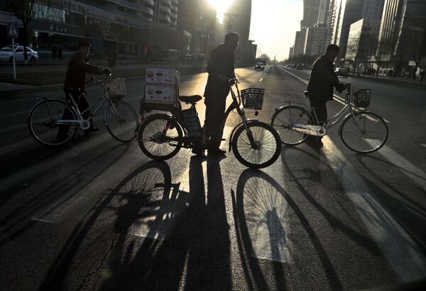 Велосипедисты на улицах Пхеньяна - Sputnik Таджикистан