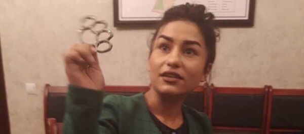 Марям Иброҳимова, сокини шаҳри Душанбе бо кастет - Sputnik Тоҷикистон