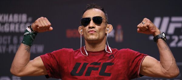 Американский боец UFC Тони Фергюсон - Sputnik Тоҷикистон