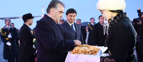 Рабочий визит Эмомали Рахмона в Кыргызскую Республику Рабочий визит Эмомали Рахмона в Кыргызскую Республику - Sputnik Тоҷикистон