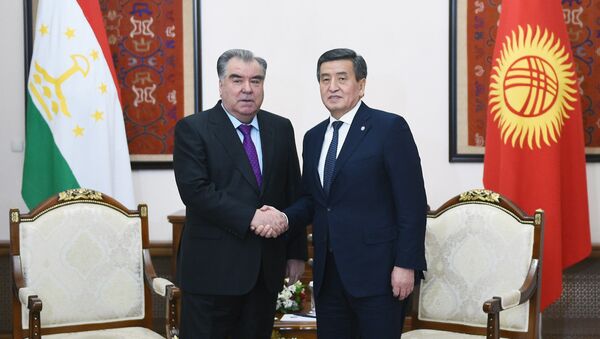 Эмомали Рахмон и Сооронбай Жээнбеков - Sputnik Таджикистан