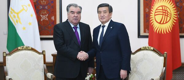 Эмомали Рахмон и Сооронбай Жээнбеков - Sputnik Тоҷикистон