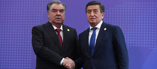 Эмомали Рахмон и Сооронбай Жээнбеков - Sputnik Таджикистан