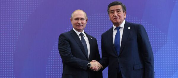 Президент РФ В. Путин и президент Кыргызстана Сооронбай Жээнбеков Президент РФ В. Путин и президент Кыргызстана Сооронбай Жээнбеков - Sputnik Таджикистан